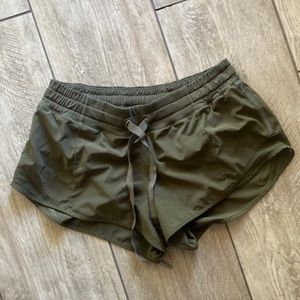 Lululemon Hotty hot low rise shorts